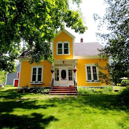 1854, The Maplegrove Inn Riverside Exterior foto