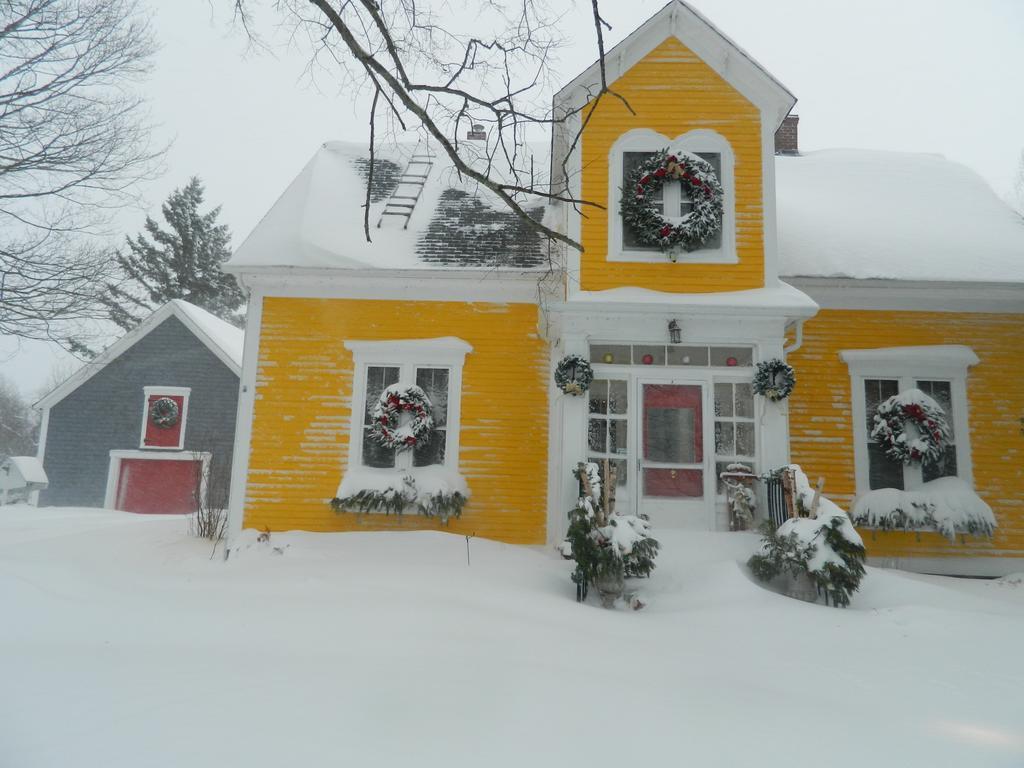 1854, The Maplegrove Inn Riverside Exterior foto