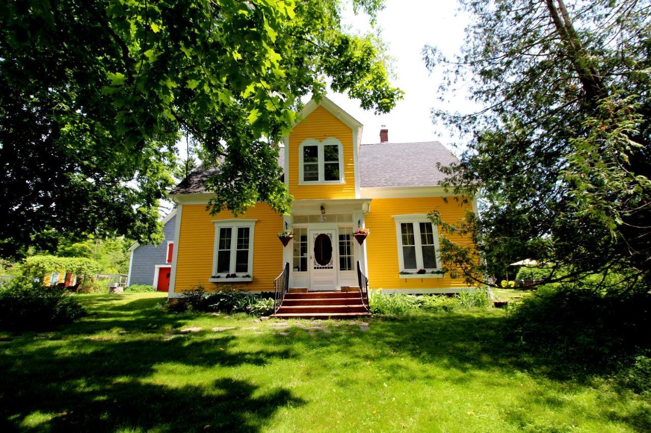 1854, The Maplegrove Inn Riverside Exterior foto